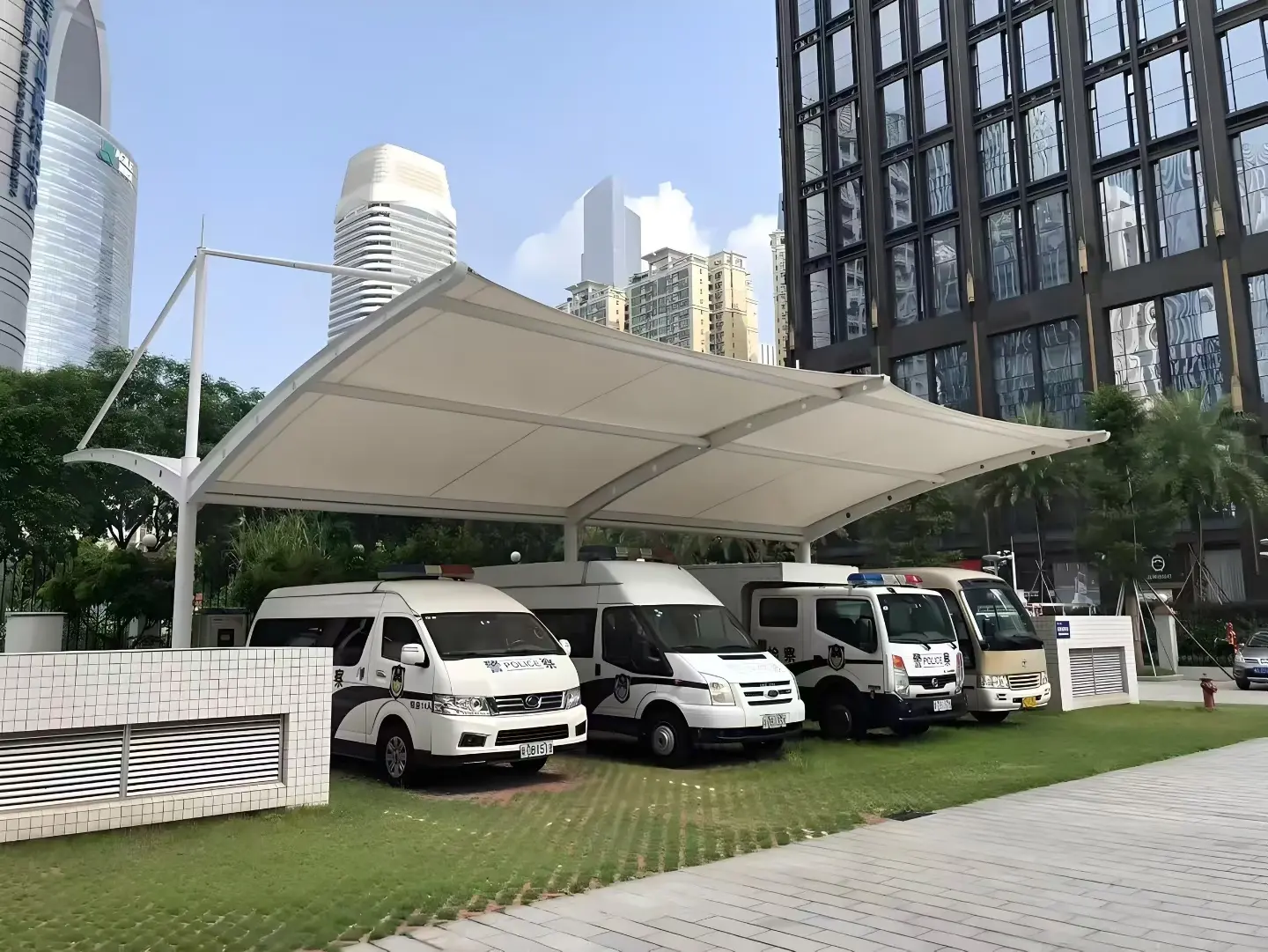 贵州三都膜结构车棚怎么选?山地多雨高湿环境,园区物业采购避坑指南