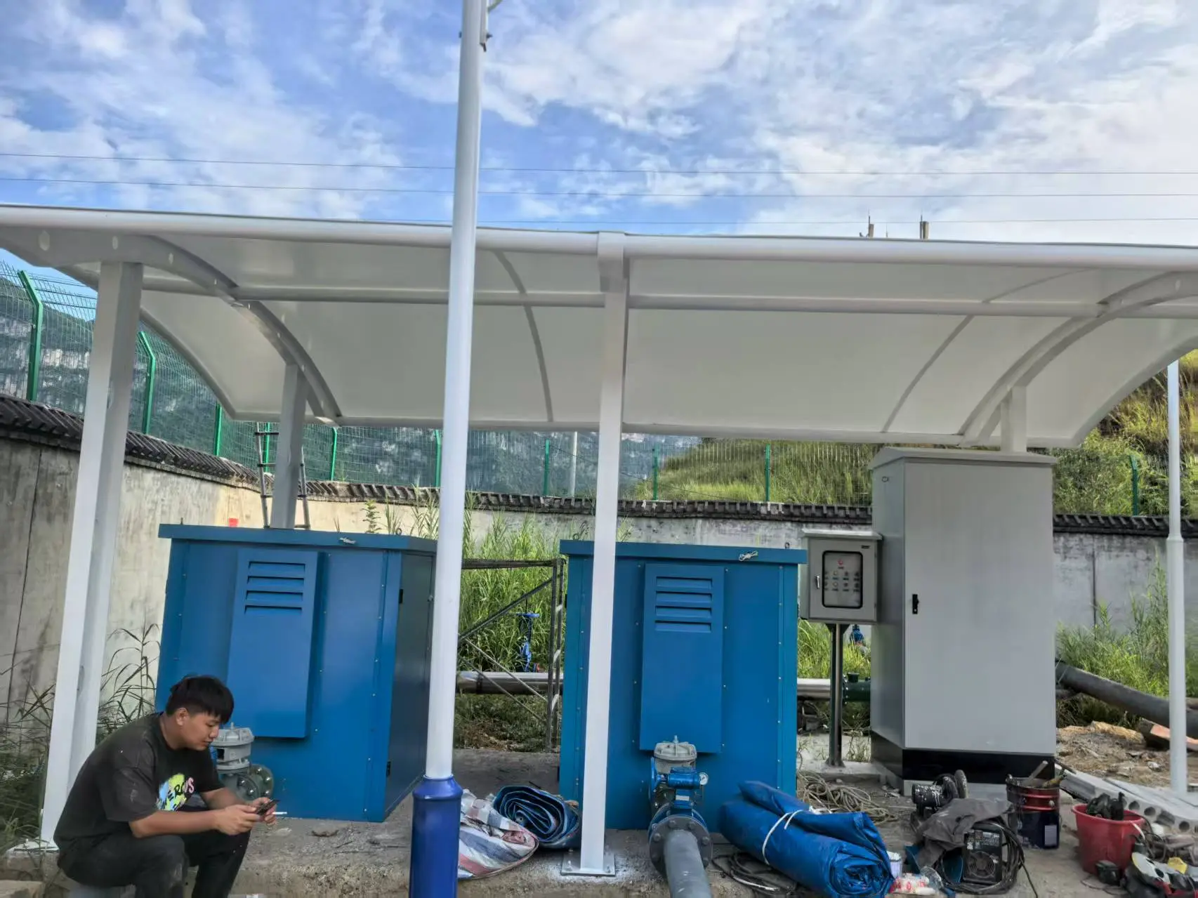 贵州三都膜结构棚怎么选？多雨高湿山区，避开低价铁皮棚与劣质膜材坑